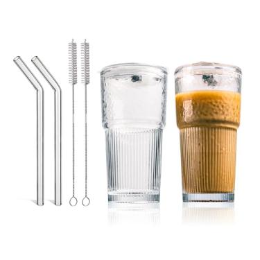 Imagem de Copos de vidro de 590 ml com tampas e canudos - Design vintage elegante com nervuras para café gelado, suco, vitaminas, milkshakes, bebidas frias e cerveja de coquetel de uísque - Inclui escova de