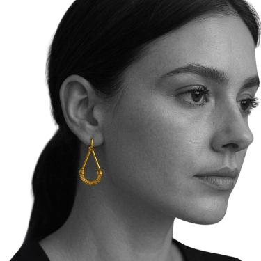 Imagem de Brinco Argola Dourada Trabalhada Luxo Feminino Festa