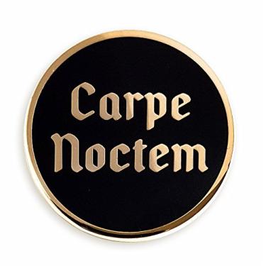 Imagem de Pinsanity Alfinete de lapela esmaltada gótica "Seize The Night" Carpe Noctem, Small, Cobre Latão