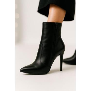 Imagem de Bota Feminina Bico Fino Preta Salto Agulha Alto  Elegância, Poder e Es