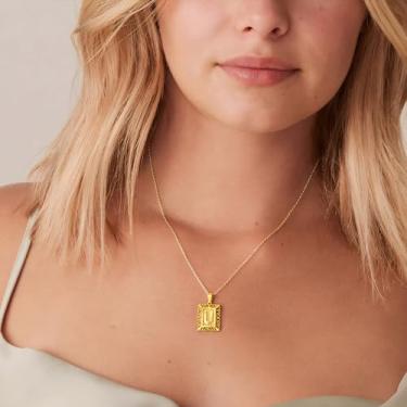 Imagem de Colar retangular com pingente de letra A-Z, joia de aço inoxidável personalizada com design de borda decorativa, adequada para mulheres, F, Aço inoxidável, Sem Pedra Preciosa