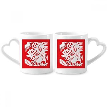 Imagem de Conjunto de canecas de porcelana de casal do zodíaco da China com corte de papel Galo de cerâmica com alça de coração