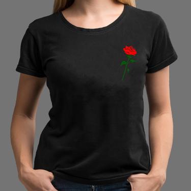 Imagem de Camiseta Feminina rosa vermelha minimalista canto no peito de algoao blusa preta long look
