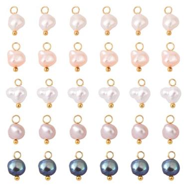 Imagem de Echoed Elegance 30 pingentes de pérolas de água doce, 5 cores, pingentes de batata de cor mista de 10 mm, pingentes pendentes de latão dourado para fazer joias DIY (pérola natural estilo A)