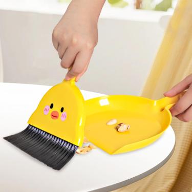 Imagem de Conjunto de mini vassoura de mesa e pá de lixo – vassoura de mesa compacta para limpeza de casa, escritório ou espaço de trabalho, ferramentas de limpeza leves e portáteis (amarelo)