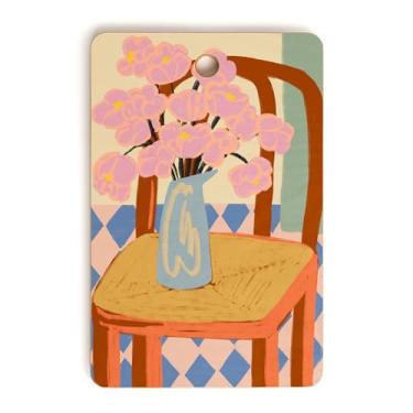 Imagem de Society6 Tábua de corte de bambu - Decoração de cozinha por Sandra Poliakov - Tábuas de corte exclusivas para cozinha, 40,6 cm x 26,7 cm x 1,3 cm, flores em uma cadeira