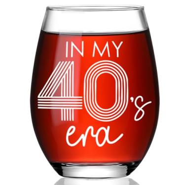 Imagem de Ymzkpoa Presentes de aniversário de 40 anos para mulheres, copo de vinho sem haste In My 40s Era, presentes de 40 anos para ela, irmã, mãe, mãe, amigos, colegas de trabalho, decorações de festa de