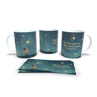 Imagem de Caneca com Ilustração de Criança e Estrelas, Frase Fernando Pessoa, Design Noturno, Cerâmica Branca (18715)