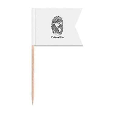 Imagem de Impressão digital contornada mapas americanos bandeiras de palito de dente, marcação de rotulagem para bolo de festa, prato de queijo