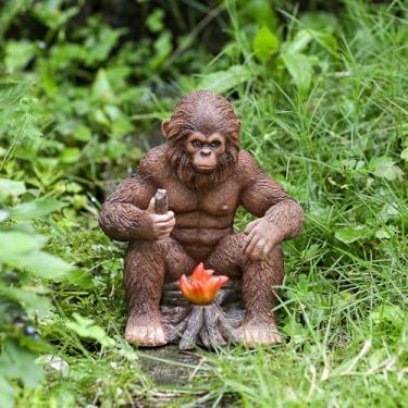 Imagem de SUYNYBHF Pé Grande Estátua de Fogo Engraçada Resina Pé Grande Estátua Savage Sasquatch Escultura Interior/Exterior Decoração de Jardim Pátio, Gramado Pé Grande Sasquatch Presentes para Homens/Mulheres