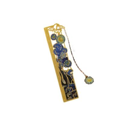 Imagem de Elegante régua de céu estrelado de metal dourado vazado com corrente fornecendo marcadores de livro presente para homens, mulheres, leitores, amantes de livros, escritores e entusiastas de arte