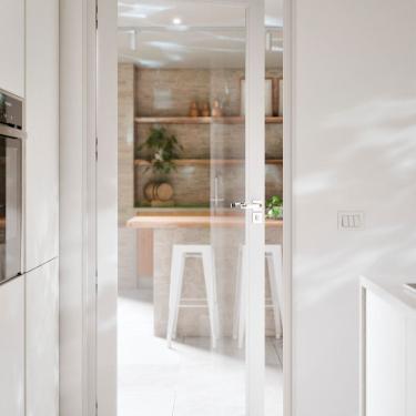 Imagem de Porta de Alumínio de Giro com Vidro Temperado 215x90cm Lucasa Eccellente Branco