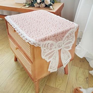 Imagem de Wuluwala Toalha de mesa de cabeceira de renda pequena estilo francês mesa de cabeceira com laço bordado floral capa de mesa lateral lavável para decoração de mesa de festa na cozinha, rosa, 35,5 x
