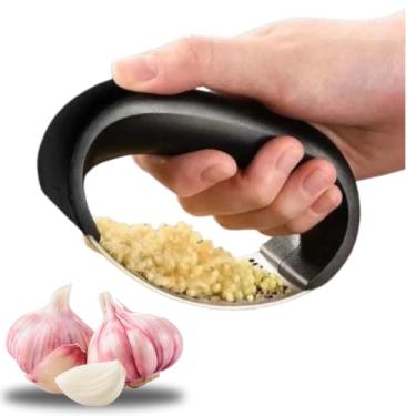 Imagem de Amassador e Espremedor de Alho Inox Manual Curvo Preto Triturador Ergonômico Rápido Durável e Fácil de Limpar