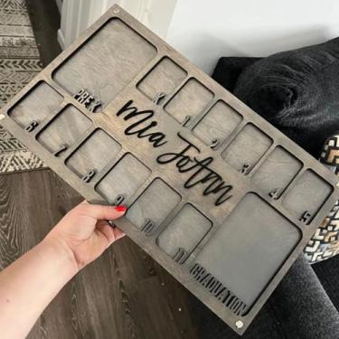 Imagem de Porta-retrato escolar pré-escolar para 12 anos escolares k-12, moldura de formatura personalizada para pendurar na parede, presente de formatura k-12, nome personalizado para moldura de madeira