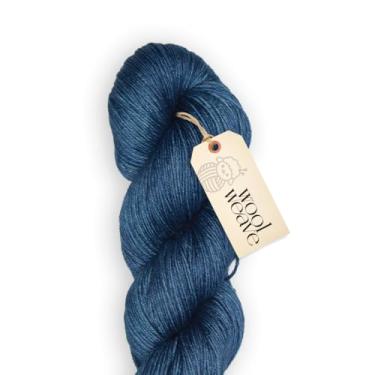 Imagem de Woolweave Fio de peso para dedilhados - fios de meia tingidos à mão, 75% lã de merino extrafina e 25% poliamida, 100 g de novelo, 438 jardas - fio azul leve, macio e durável