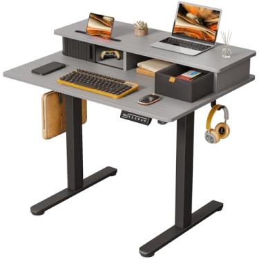 Imagem de JOY worker Mesa elétrica pequena, mesa ajustável de 89 cm x 63 cm de altura com suporte embutido para monitor e gaveta de armazenamento, mesa cinza com 2 ganchos para escritório em casa