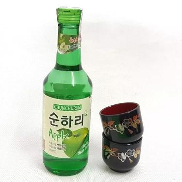 Imagem de 01 Bebida Alcoólica Soju Coreano com Sabor (Morango, Pêssego, Uva, Toranja, Yogurt, Ameixa, Blueberry) + 02 Copo Guinomi (Copo Flor de Sakura, Maçã Verde)