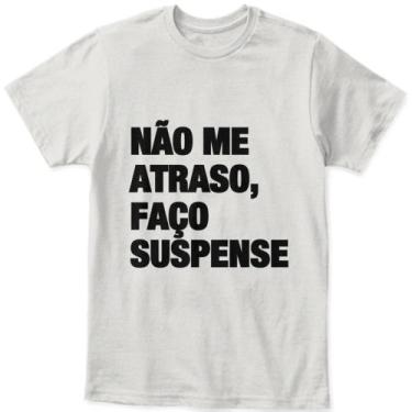 Imagem de Camisa Frase Não Me Atraso Faço Suspense Camiseta Masculina - Gbj Moda