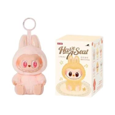 Imagem de Labubu Sentado Pelúcia Vinil Caixa Surpresa Macaron Alta Qualidade Bon