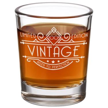 Imagem de Spotted Dog Company Copo de shot vintage 2005 gravado 70,9 g - Presentes de feliz aniversário de 21 anos, decorações homens mulheres rapaz, completando 21 anos, artigos de lembrancinhas de festa de