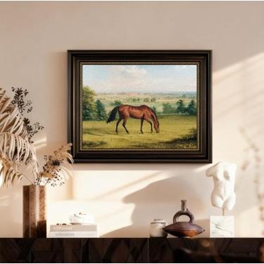 Imagem de VIYYIEA Arenito texturizado 3D 40,6 x 50,8 cm vintage cavalo pastando paisagem pintura clássica moldura escura arte de parede pronto para pendurar para casa de fazenda sala de estar quarto decoração