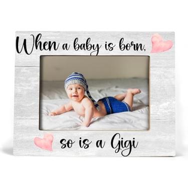 Imagem de XDFVL First Time Grandma Gifts, New Grandmother Gifts First Time 2025, porta-retrato para bebê, When a Baby is Born So is a Gigi, porta-retrato 20 x 25 cm
