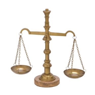 Imagem de Peça Decorativa Balança da Justiça em Metal e Madeira Bronze 27cm 16982-PL