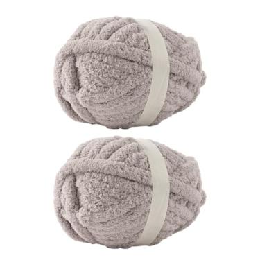 Imagem de Fio de chenille cinza claro para crochê, fio grosso de pelúcia para cobertores de tricô à mão, fio volumoso super macio para projetos DIY, pacote com 2
