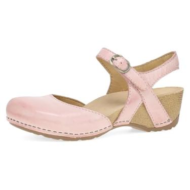 Imagem de Dansko Sandália feminina Tiffani Wedge – Palmilha acolchoada e contornada para conforto e suporte o dia todo – Alça de velcro com detalhe de fivela – Sola de borracha leve, rosa, 9.5-10