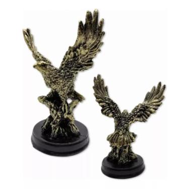 Imagem de Estátua Decorativa de Águia em Resina, Base Preta, Acabamento Dourado Envelhecido, Escultura para Decoração