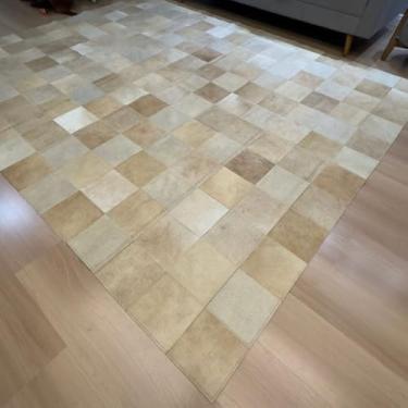 Imagem de Tapete De Couro Tons de Bege 240x300 Placa 20cm Quadriculado