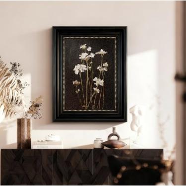 Imagem de VIYYIEA Arenito com moldura preta de pontos dourados, arte de parede floral vintage 40,6 x 50,8 cm, arte botânica de flores silvestres brancas em painel de arenito texturizado moldura preta clássica