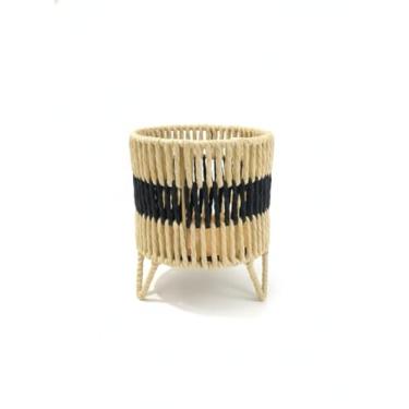 Imagem de Cesto Organizador Artesanal em Fibra Trançada com Base de Madeira, Design Boho Moderno, Bege e Preto, Multiuso para Decoração