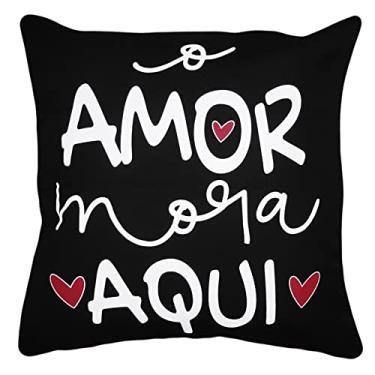 Imagem de Almofada Estampada Frases Gratidão Amor Sarja C/ Enchimento 45x45 Preta (O Amor Mora Aqui)