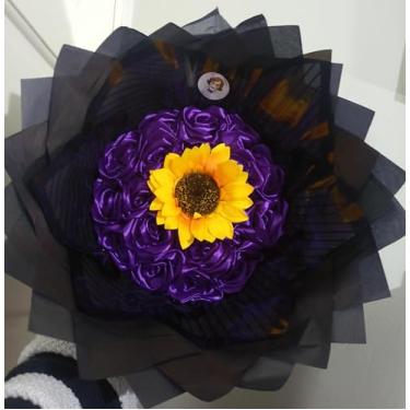 Imagem de Buquê de Rosas Azuis e Amarelas com Girassol Central 18 Rosas