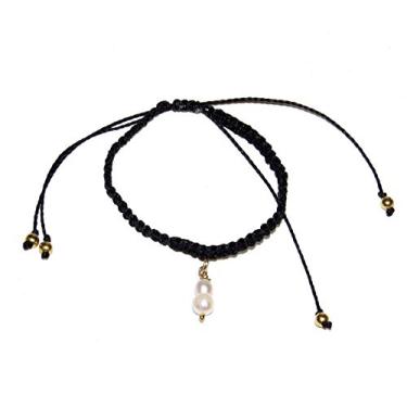 Imagem de Pulseira Love de macramê em fio preto com pingente de pérola dupla e detalhes dourados