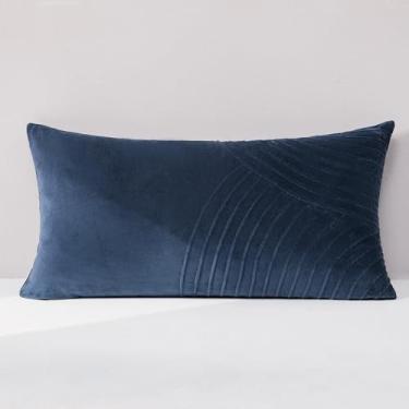 Imagem de Lush Decor Delta Velvet Capa de almofada decorativa individual 30,5 cm L x 55,88 cm C Azul marinho - 30,5 x 55,8 cm - Almofadas de veludo para cama, sofá ou cadeira - Decoração de casa de luxo