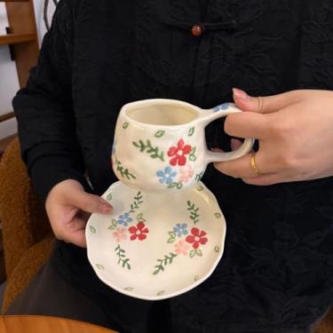 Imagem de Koythin Conjunto de canecas de café de cerâmica com pires, 250 ml / 226.8 g Caneca de café floral fofa irregular, copos de coquete para cappuccino, cacau (flores coloridas)