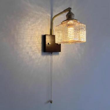 Imagem de Luminária de parede retrô de madeira, acabamento moderno em latão antigo, luminária de parede com cúpula de vidro soprado à mão, luminária de parede nórdica de madeira maciça Wabi Sabi para