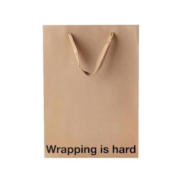 Imagem de Saco de presente engraçado 28 x 20 x 10 cm – Saco de papel Kraft marrom com impressão "Wrapping Is Hard" – Embalagem de presente para aniversários, feriados, festas de escritório – embrulho de