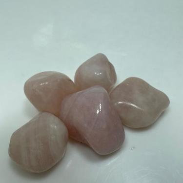 Imagem de Quartzo rosa rolado  pacote com 250g - qualidade A - PEDRA MAGICA