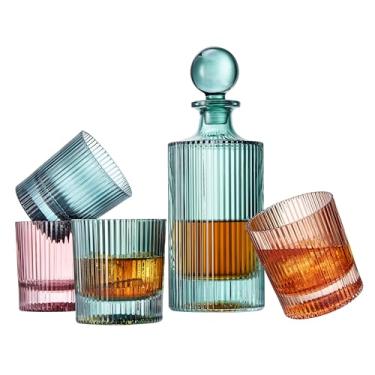 Imagem de Khen Conjunto de decantador canelado com 4 copos – Whiskey Bourbon Scotch Cocktail Drinkware | Coleção de 5 peças de vidro em tons suaves | Presente de barware durável de inspiração europeia elegante