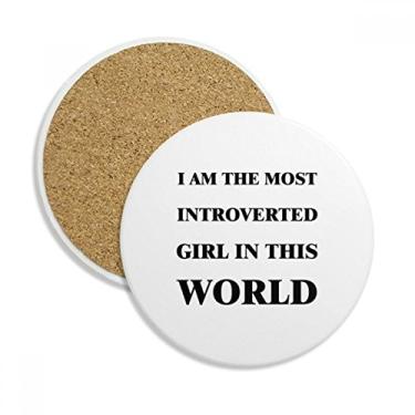 Imagem de Caneca de porta-copos I Am The Introverted Girl com proteção de mesa, pedra absorvente