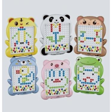 Imagem de Prancheta magnética.Miçangas coloridas c/cartões p/replicar desenho.Brinquedo Educativo Montessori