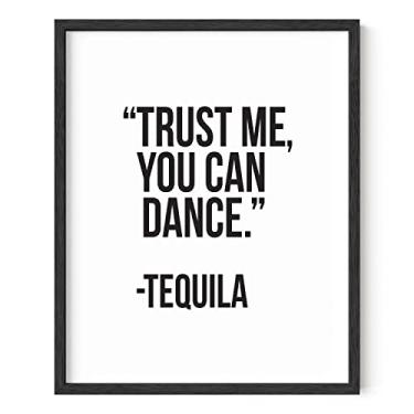 Imagem de RipGrip Decoração engraçada em preto e branco - decoração de bar, acessórios de dormitório universitário e decoração de bar engraçado, pôster citações Trust Me You Can Dance Tequila Art (moldura