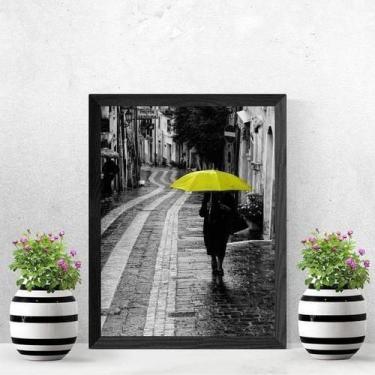 Imagem de Quadro Mulher Com Sombrinha Amarela 33X24 Com Vidro - Preta - Quadros 