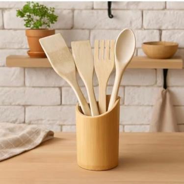 Imagem de Kit Utensílios de Cozinha em Bambu 5 Peças com Suporte | Colher, Colher com Bico, Espátula e Garfo | Material Ecológico, Resistente ao Calor e Não Danifica Antiaderente – Design Natural