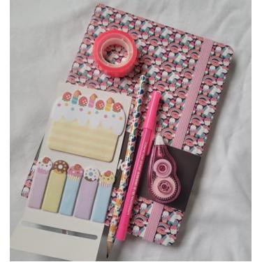 Imagem de Auto de Gaia Kit Papelaria Fofa, 6 Peças, Caderneta 80 Folhas 15x21, Bloco Autocolante, Caneta 0.7, Lápis, Fita adesiva rosa, Fita Corretiva.