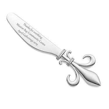 Imagem de Pacote com 10 Espalhadores de queijo personalizados para lembrancinhas de casamento, facas cortadas de manteiga gravadas (fleu de lis)